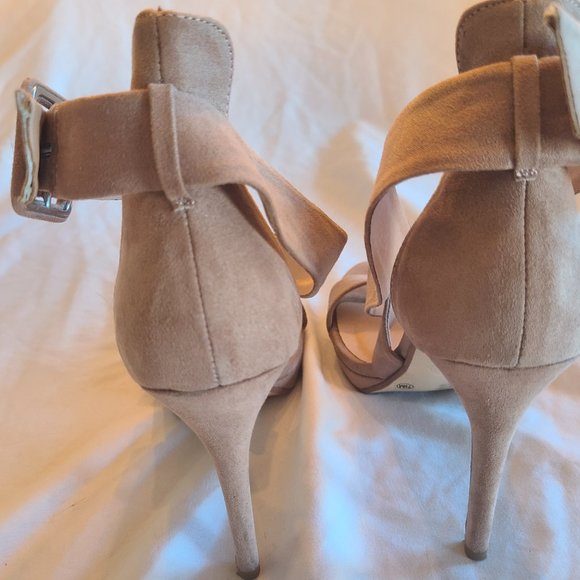 Tan Chinese Laundry  7 1/2 5 in. heel - Picture 4 of 4